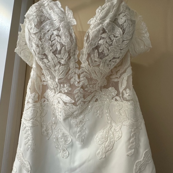 Wedding dress - Picture 5 of 6